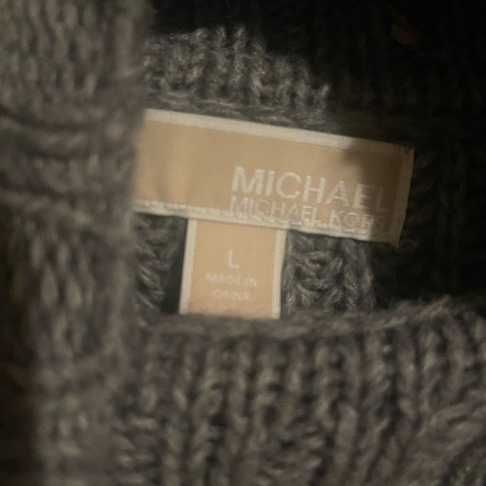 Michael KORS large poncho almost new with leather patches